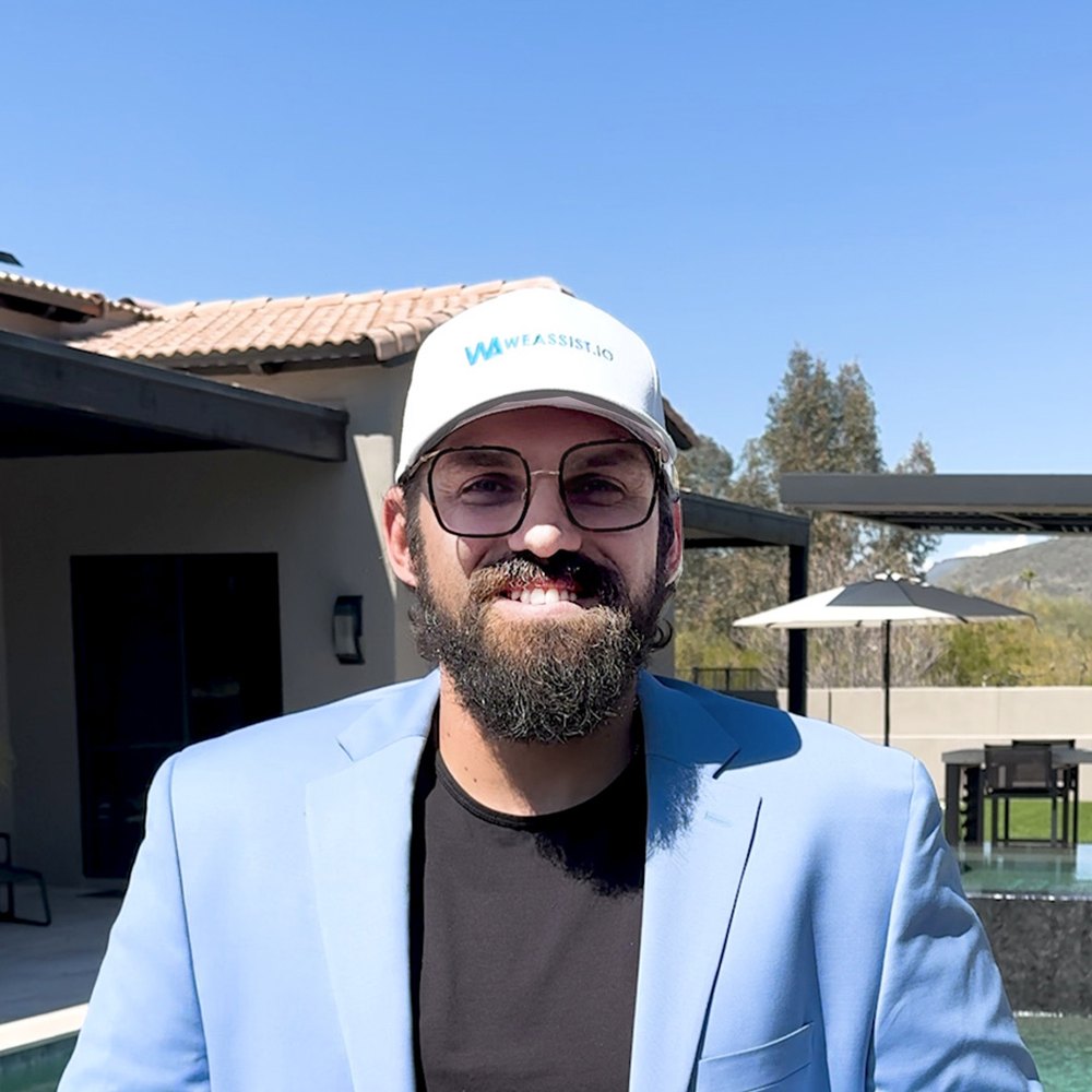 Reef outdoors in a light blazer